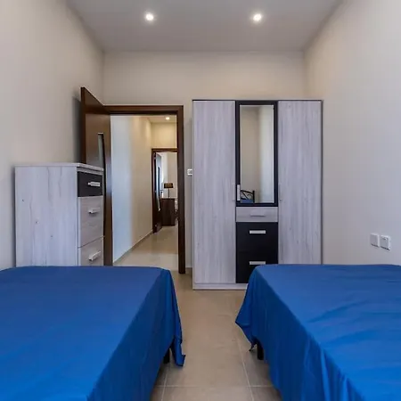 New 1min Walk To Seafront *