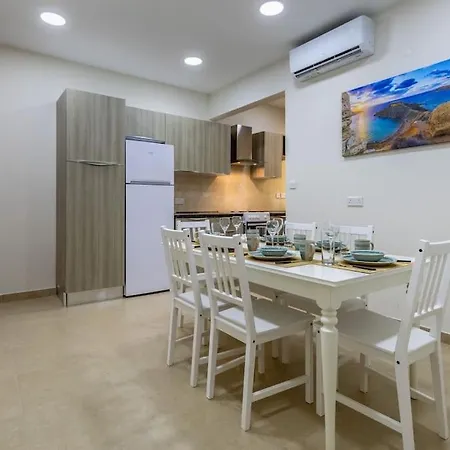 Breeze Your Seaside Getaway By Sf Homes * St Paul's Bay