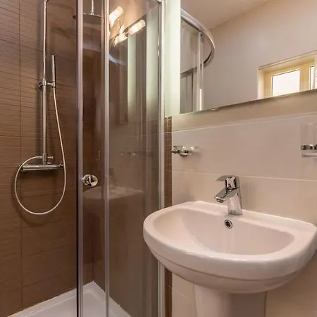 New 1min Walk To Seafront شقة